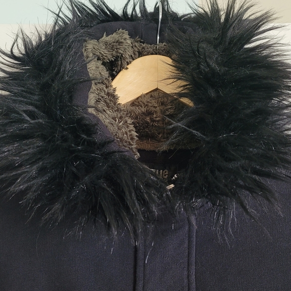 Izzue hooded coat - Picture 12 of 16